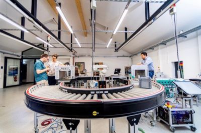 Lernfabrik eröffnet – „Zentrum Industrie 4.0 Potsdam“ bezieht eigenes Gebäude bei der Digitalvilla in Babelsberg